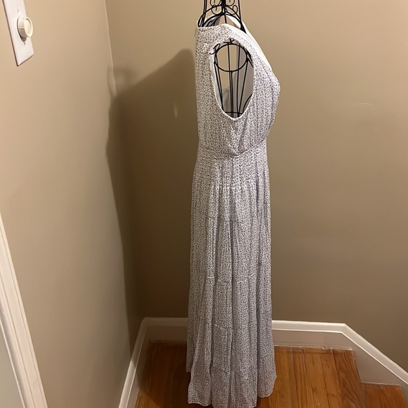 J GLEE  👗 - Picture 2 of 5